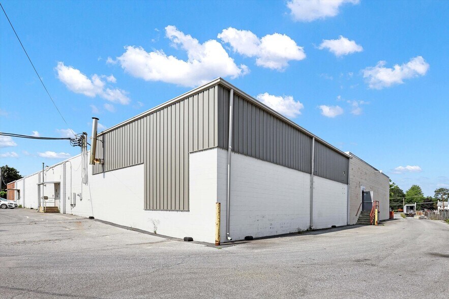 More Photos Of 457 E North St, Carlisle Flex For Sale