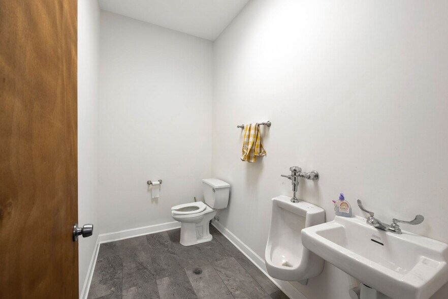 More Photos Of 2327 N Milwaukee Ave, Chicago General Retail For Lease