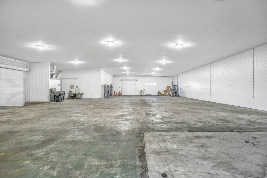 More Photos Of 103 Highland St, Orange City Warehouse For Sale