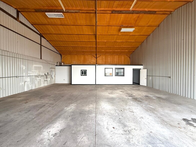 More Photos Of 2321 N Masch Branch Rd, Denton Warehouse For Lease