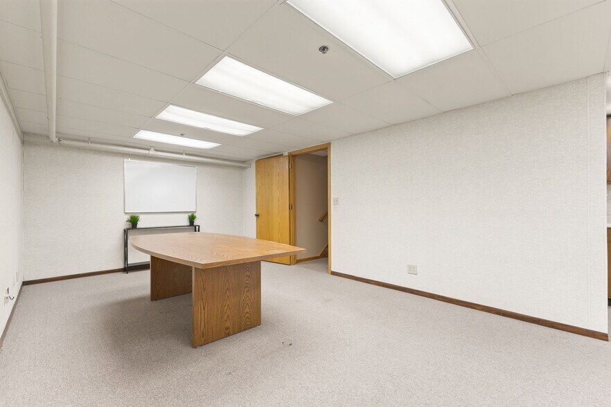 More Photos Of 2575 N Hamline Ave, Roseville Office For Sale