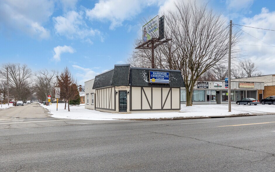 Primary Photo Of 5275 Broadview Rd, Parma Medical For Sale