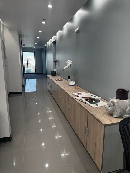 More Photos Of 11323 Rojas Dr, El Paso Warehouse For Lease