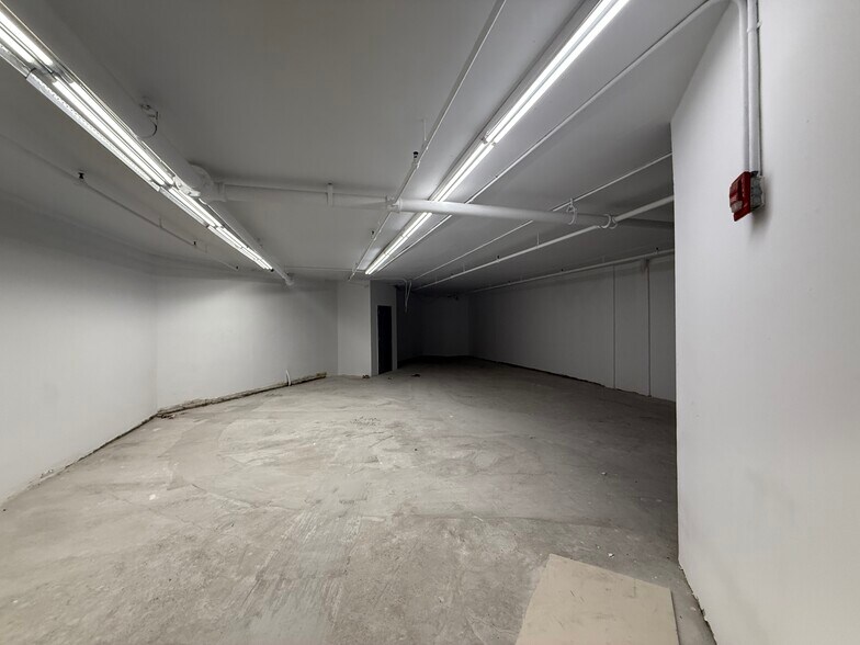 More Photos Of 1818-1838 Amsterdam Ave, New York Specialty For Sale