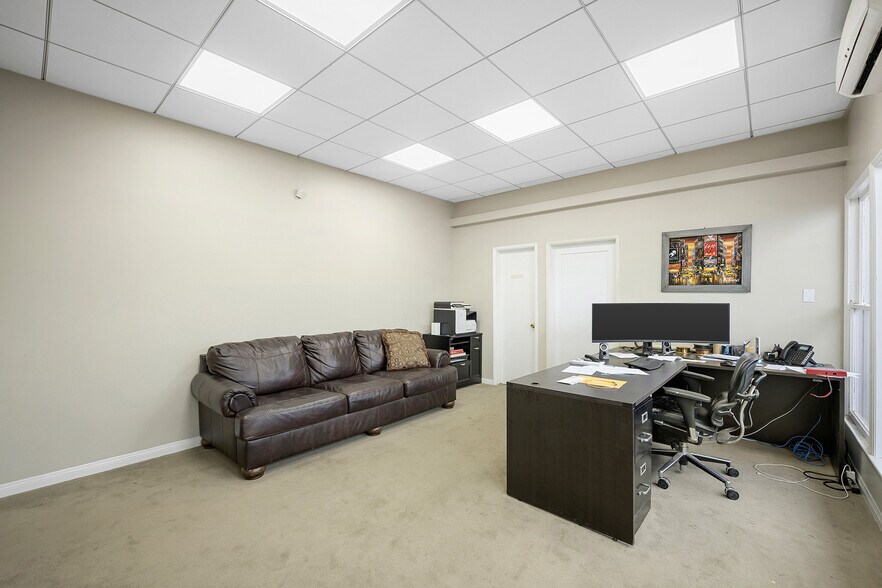 More Photos Of 2304-2306 Burbank blvd, Burbank Office Residential For Sale