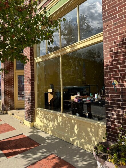 More Photos Of 2-4-6-8-10 West High Street, Redkey General Retail For Sale