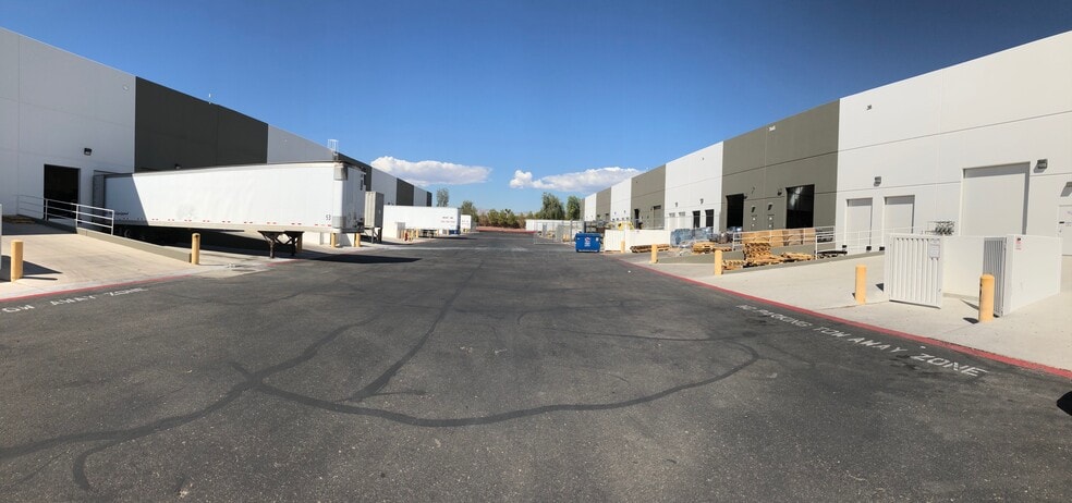 More Photos Of 7465 Dean Martin Dr, Las Vegas Warehouse For Lease