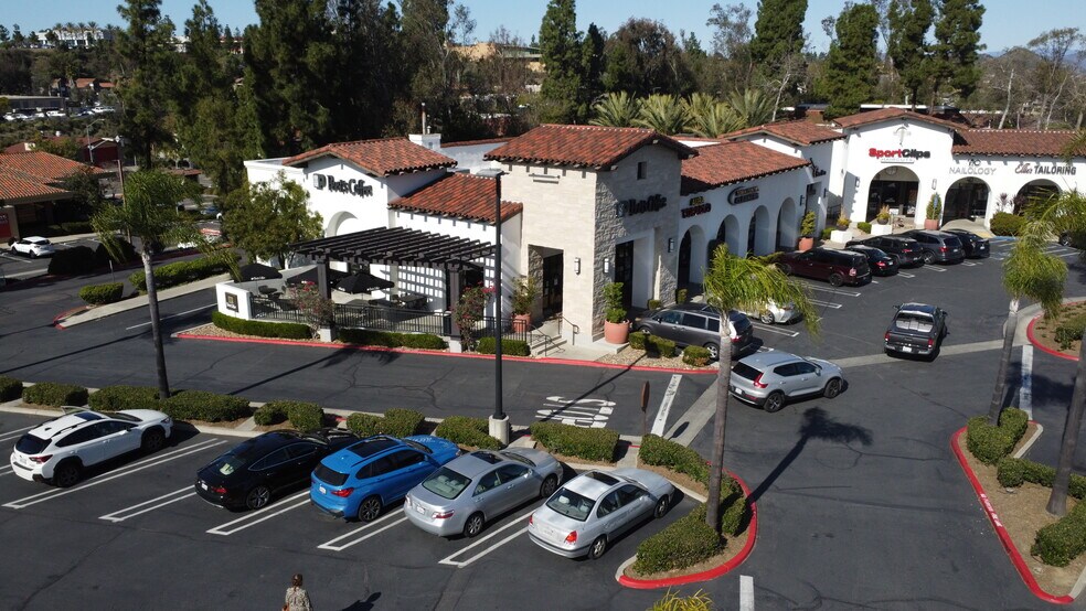 More Photos Of 11965-11987 Bernardo Plaza Dr, San Diego Restaurant For Lease