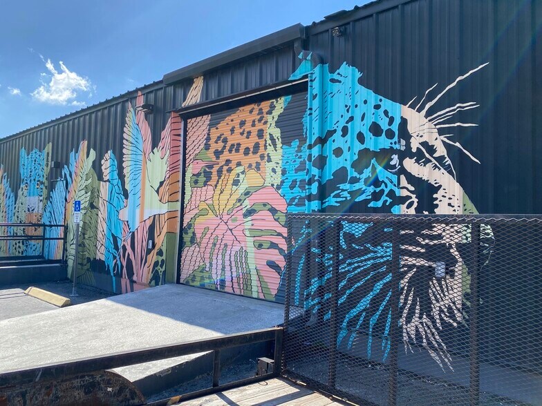 More Photos Of 1730 E Duval St, Jacksonville Showroom For Lease