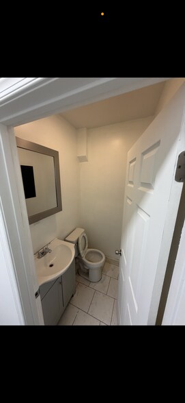 More Photos Of 1839 W North Ave, Baltimore Storefront Retail Office For Lease