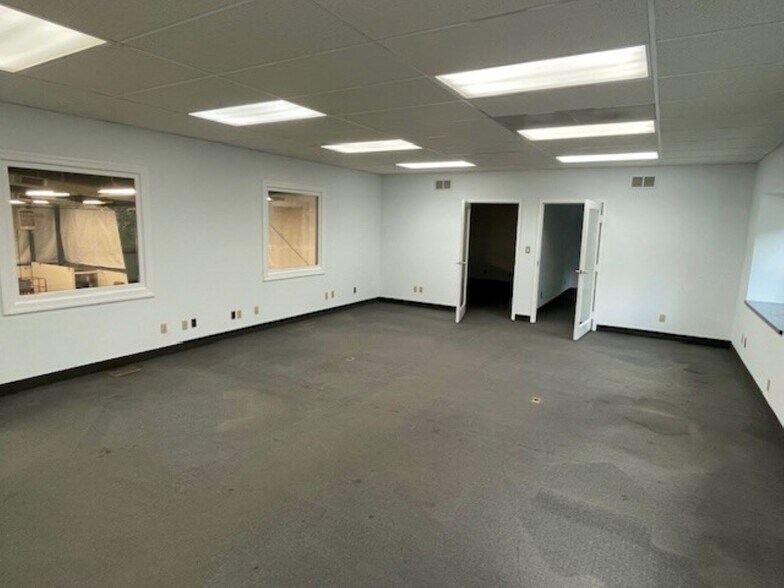 More Photos Of 2870 Perrowville Rd, Forest Warehouse For Lease