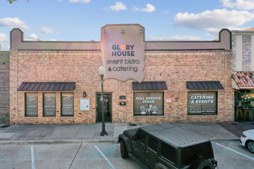 More Photos Of 109-111 S Main St, Irving Restaurant For Sale