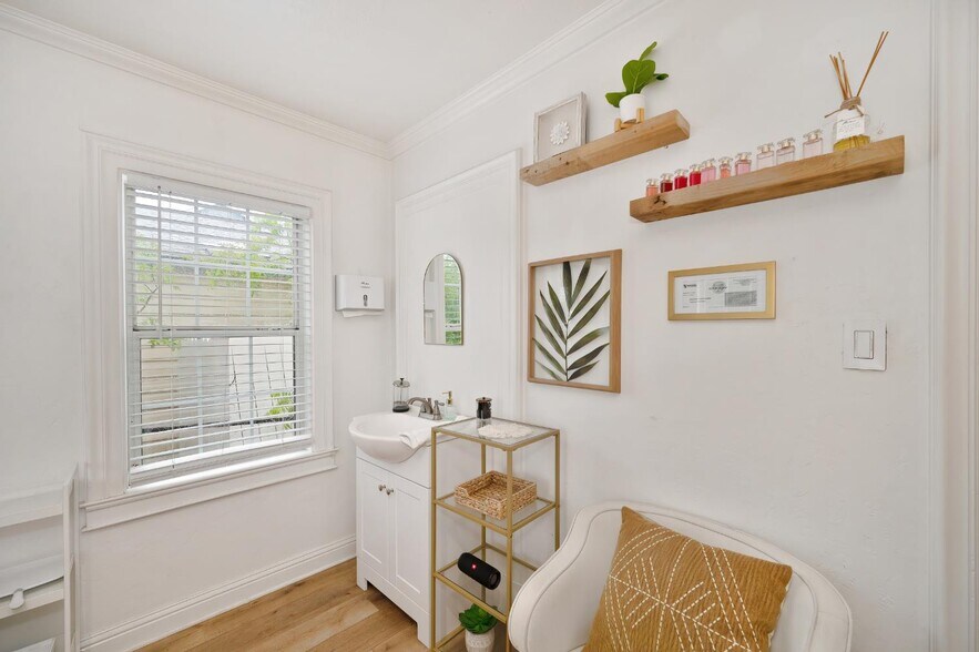 More Photos Of 512 Riley St, Folsom Office For Sale