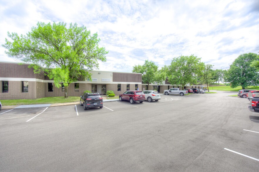 More Photos Of 9901-9927 Valley View Rd, Eden Prairie Showroom For Lease