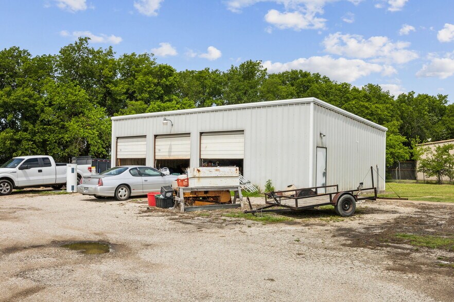 More Photos Of 449 National Dr, Rockwall Warehouse For Sale