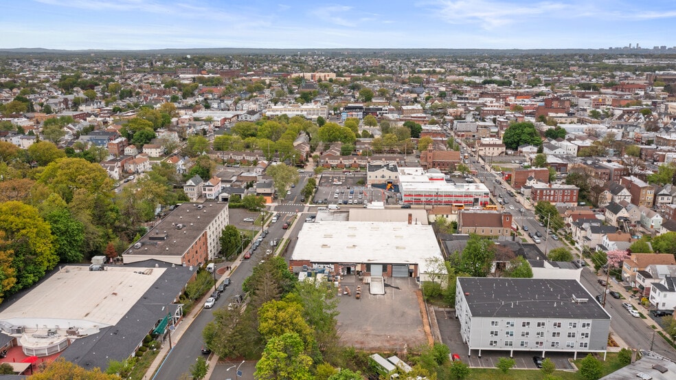 More Photos Of 349 Chestnut St, Passaic Warehouse For Lease