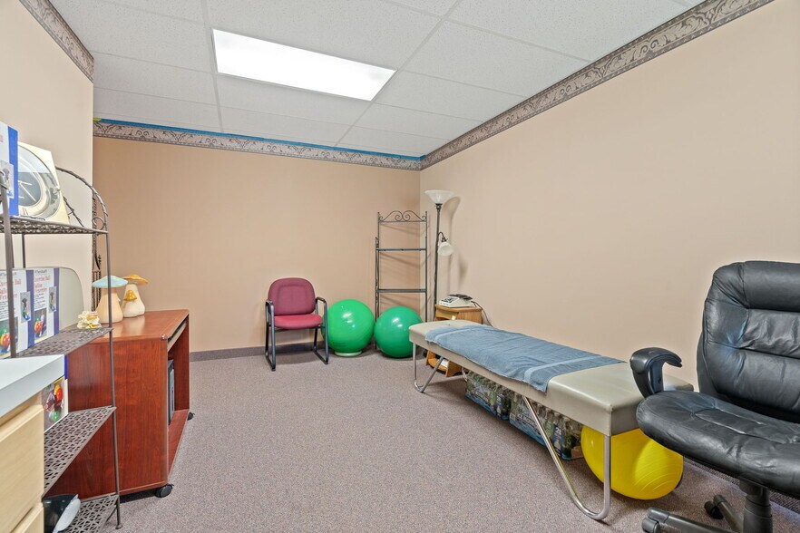 More Photos Of 3366-3368 NW Bunker Lake Blvd, Andover Medical For Sale