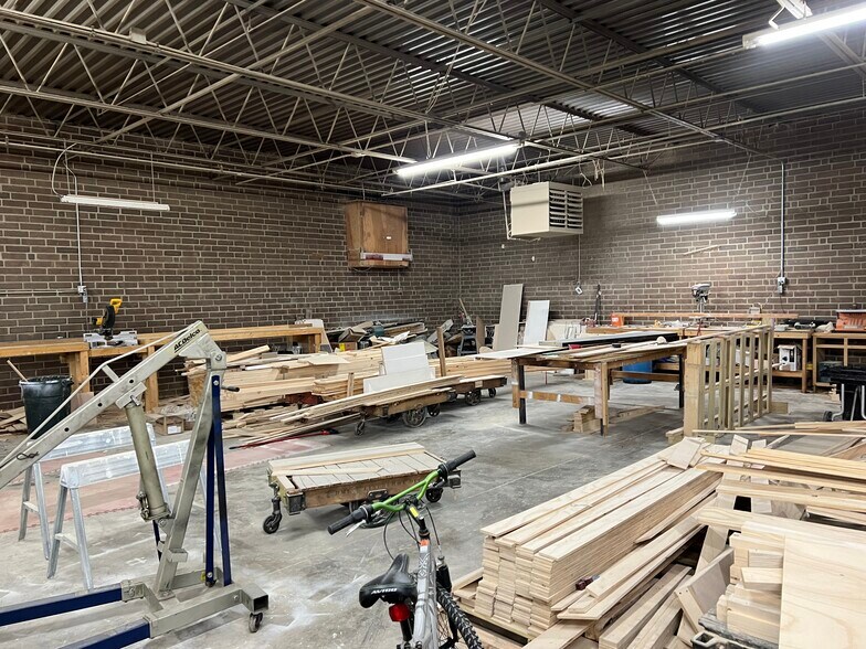 More Photos Of 1332 Potts Ave, High Point Warehouse For Lease