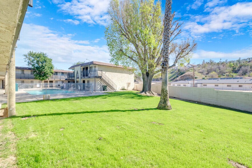 More Photos Of 3943 N H St, San Bernardino Apartments For Sale