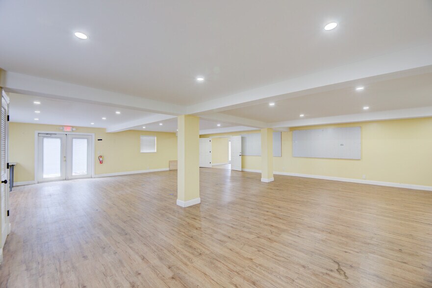 More Photos Of 359 10th St, West Palm Beach Storefront Retail Office For Lease