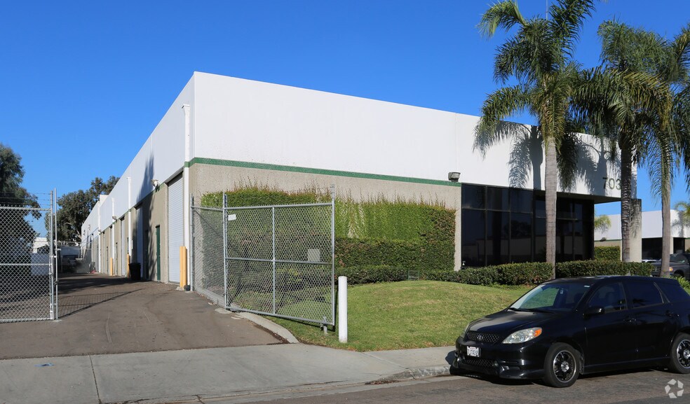 More Photos Of 7030 Alamitos Ave, San Diego Manufacturing For Lease