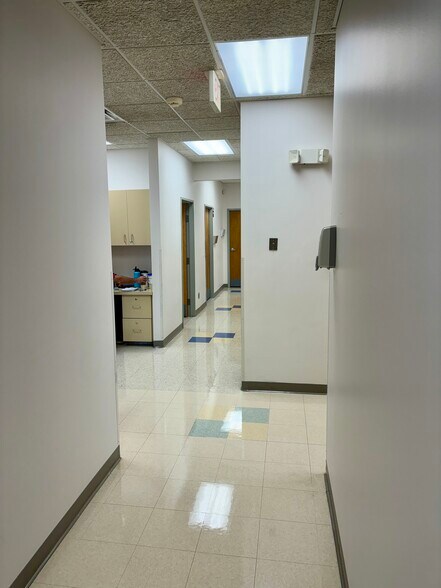 More Photos Of 825 New York Dr, Vandalia Storefront Retail Office For Sale