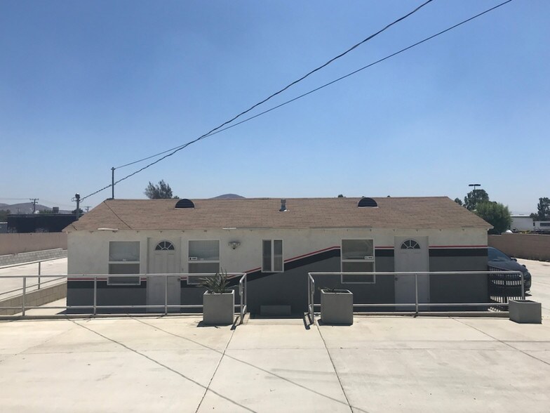More Photos Of 15059 Slover Ave, Fontana Office For Lease