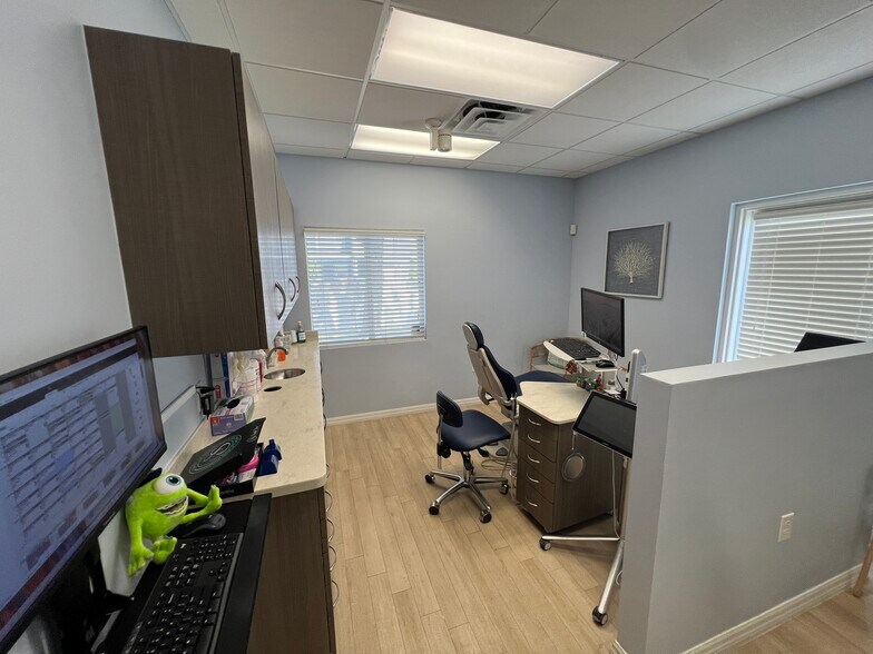 More Photos Of 13135 Kings Lake Dr, Gibsonton Medical For Lease