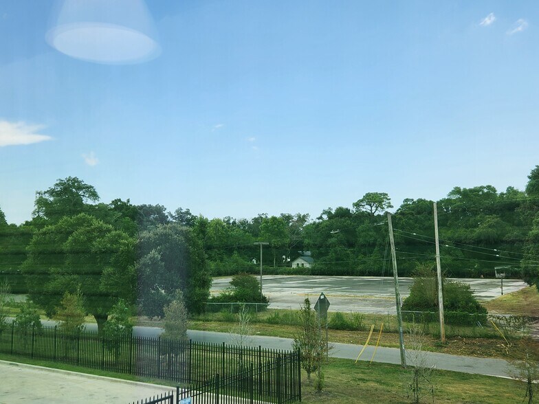 More Photos Of 5048 N Palafox St, Pensacola Land For Lease