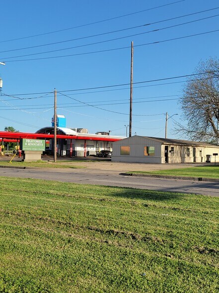 More Photos Of 2614 SW Lee Blvd, Lawton Office For Sale
