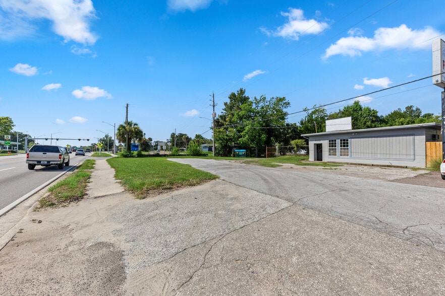 More Photos Of 7262 Lem Turner Rd, Jacksonville Auto Repair For Sale