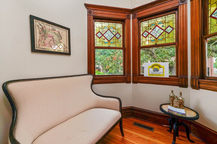 More Photos Of 901 13th St SE, Salem Office For Sale