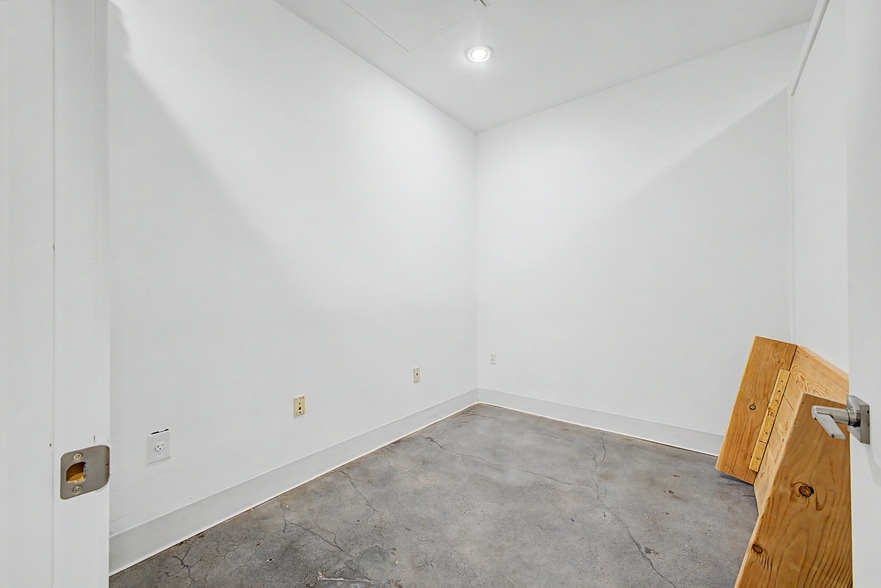 More Photos Of 4750 N Central Ave, Phoenix General Retail For Lease