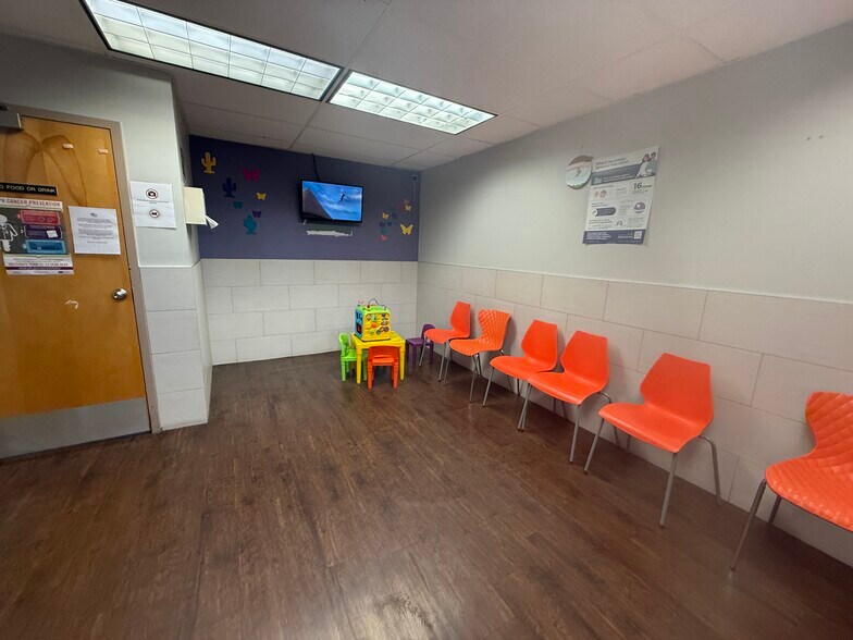 More Photos Of 4700 N 51st Ave, Phoenix Medical For Sale