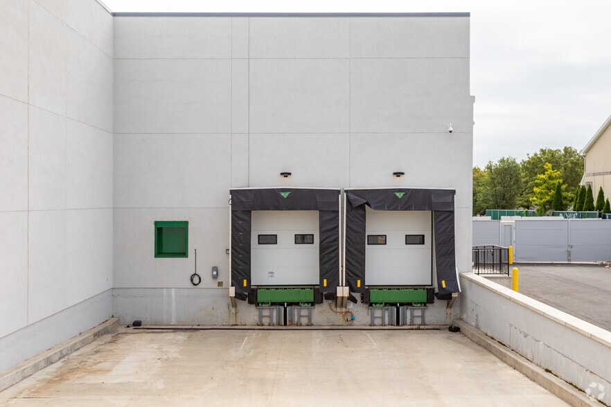 More Photos Of 2530 Hylan Blvd, Staten Island Unknown For Lease