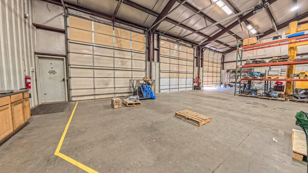 More Photos Of 2901 Lafayette Ln, Amarillo Warehouse For Sale