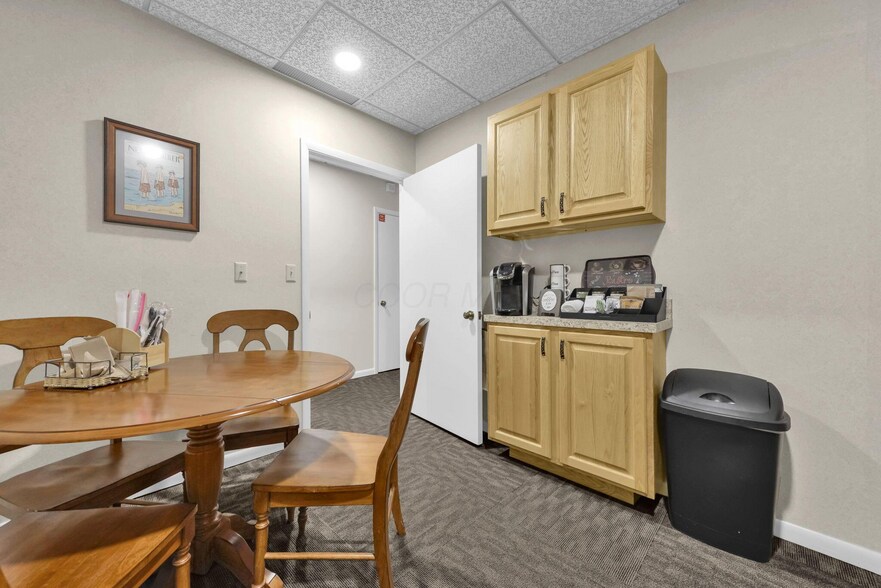 More Photos Of 444-454 E Center St, Marion Office For Sale