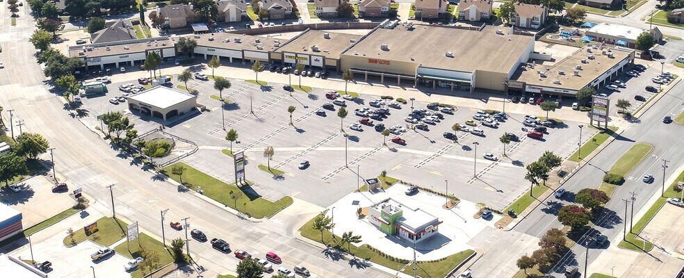 More Photos Of 2801-2853 Central Dr, Bedford Unknown For Lease