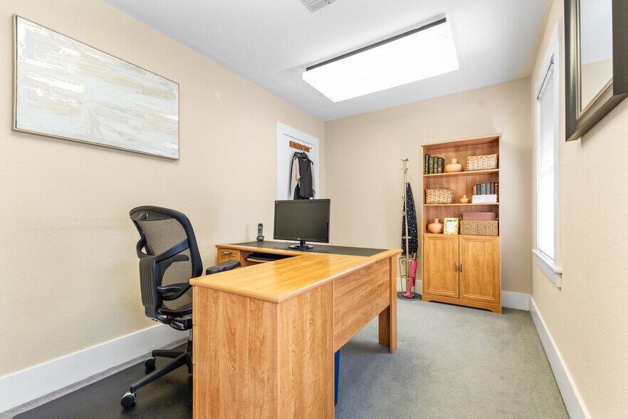 More Photos Of 700 College Ave, Santa Rosa Office For Sale