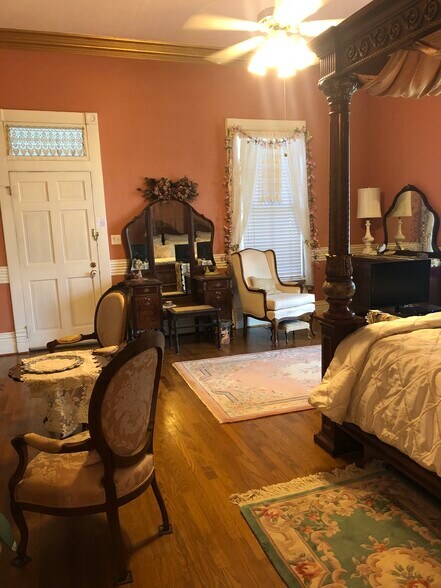 More Photos Of 611 W Woldert St, Tyler Hospitality For Sale