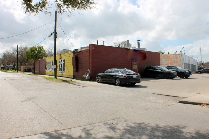 More Photos Of 5420 Harrisburg Blvd, Houston Restaurant For Sale