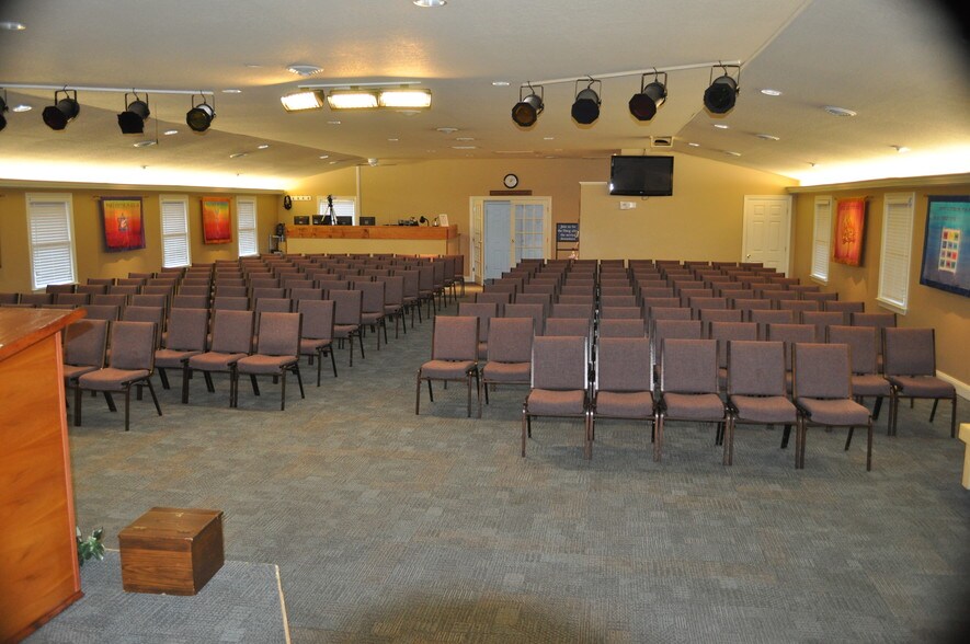 More Photos Of 4141 Bancroft Cir, Tucker Religious Facility For Lease