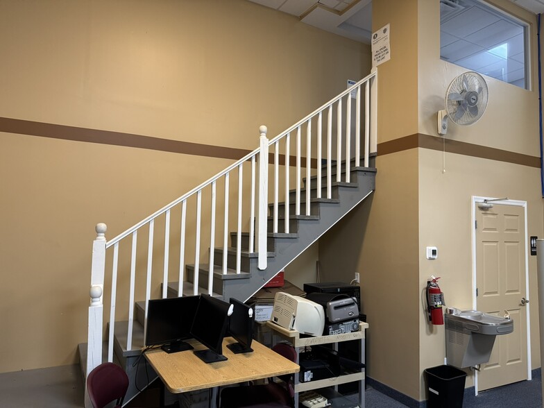 More Photos Of 2323 N State St, Bunnell Flex For Sale