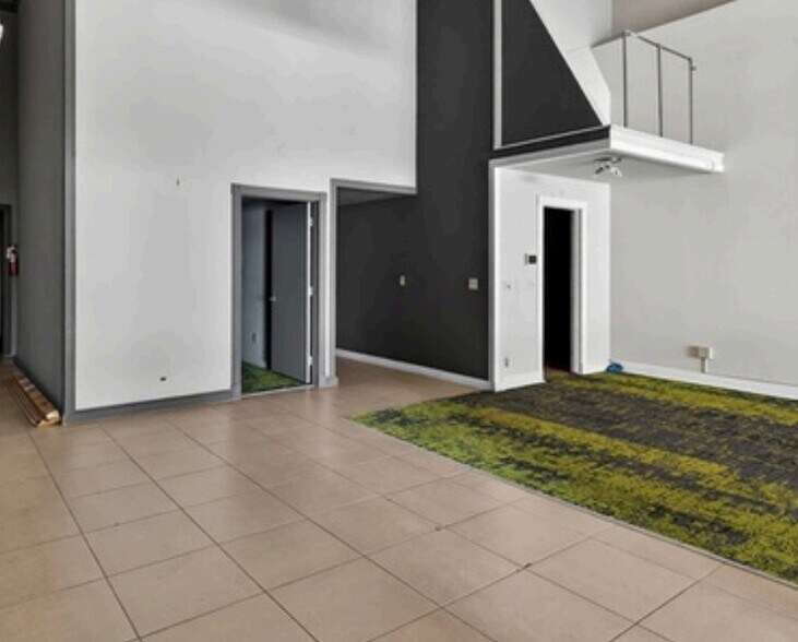 More Photos Of 3300-3370 NE 34th St, Fort Lauderdale Storefront Retail Office For Lease