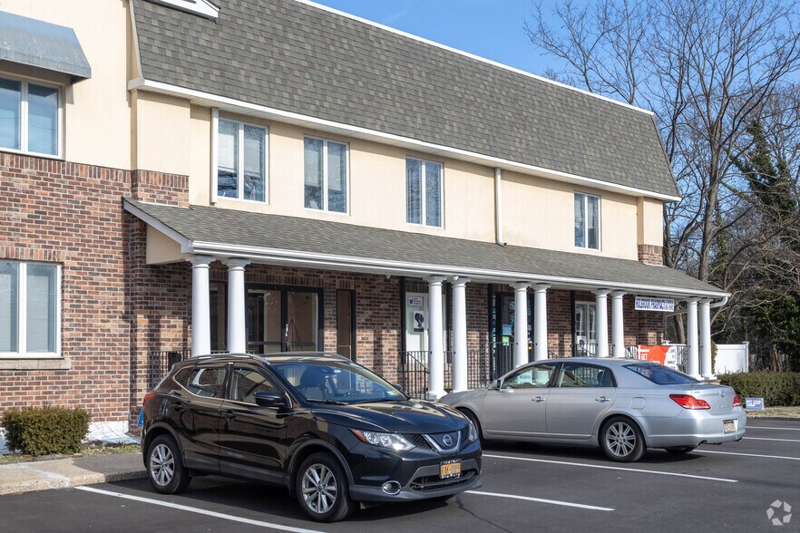 More Photos Of 233 Union Ave, Holbrook Medical For Lease