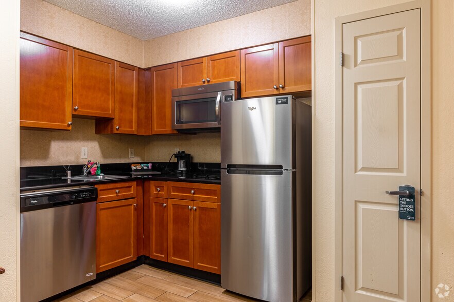 More Photos Of 9169 Markville Dr, Dallas Hotel For Sale