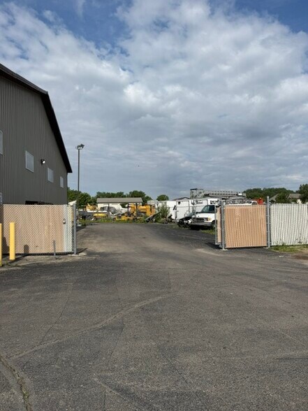 More Photos Of 2135 Maxim Dr, Rockdale Warehouse For Lease