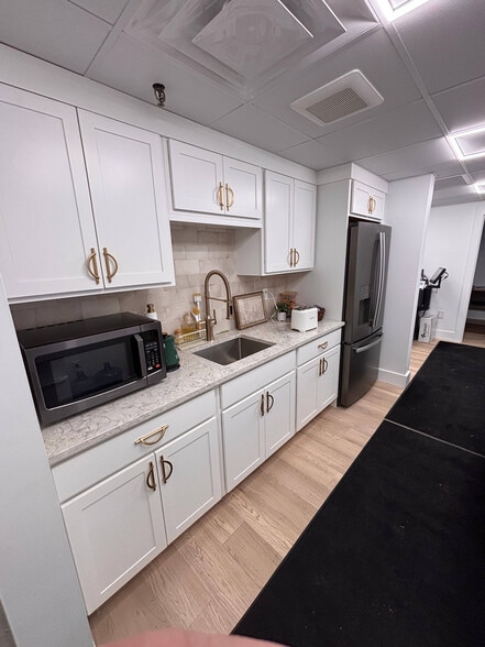 More Photos Of 52 Fitzgerald Dr, Jaffrey Warehouse For Sale