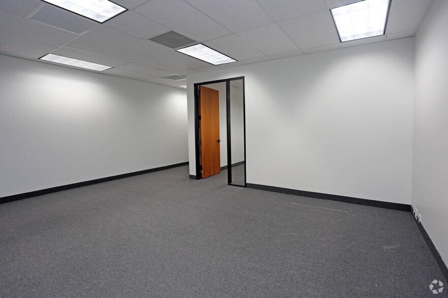 More Photos Of 6500 N Belt Line Rd, Irving Office For Lease