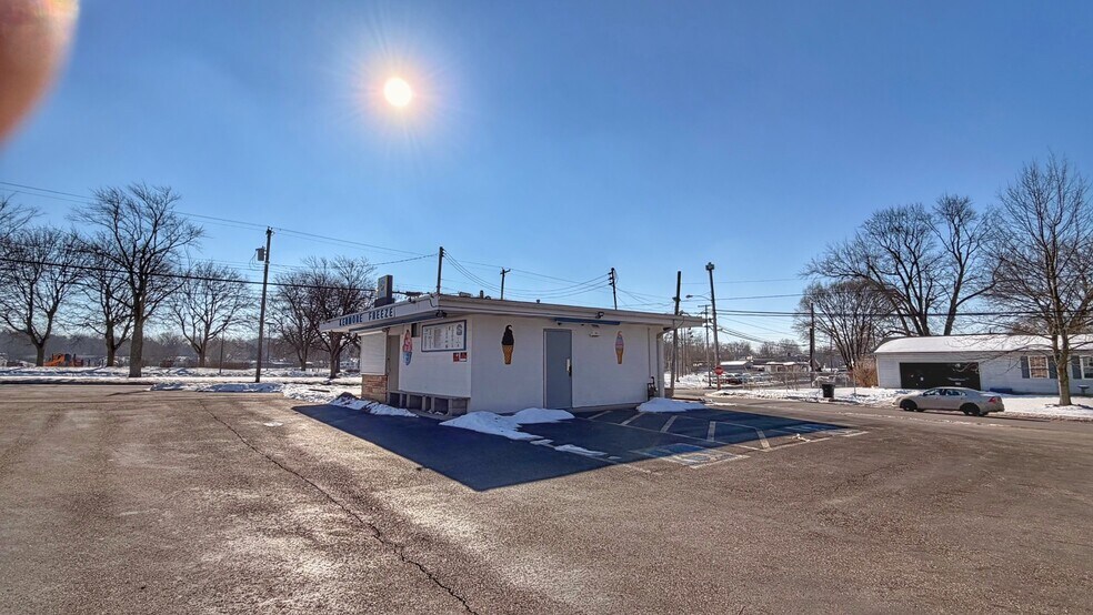 More Photos Of 2036 East Ave, Akron Fast Food For Sale
